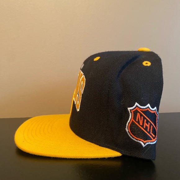 Boston Bruins Mitchell & Ness SnapBack - Picture 2 of 3